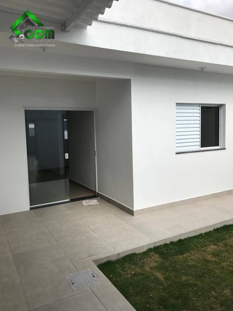 Casa à venda com 3 quartos, 99m² - Foto 1