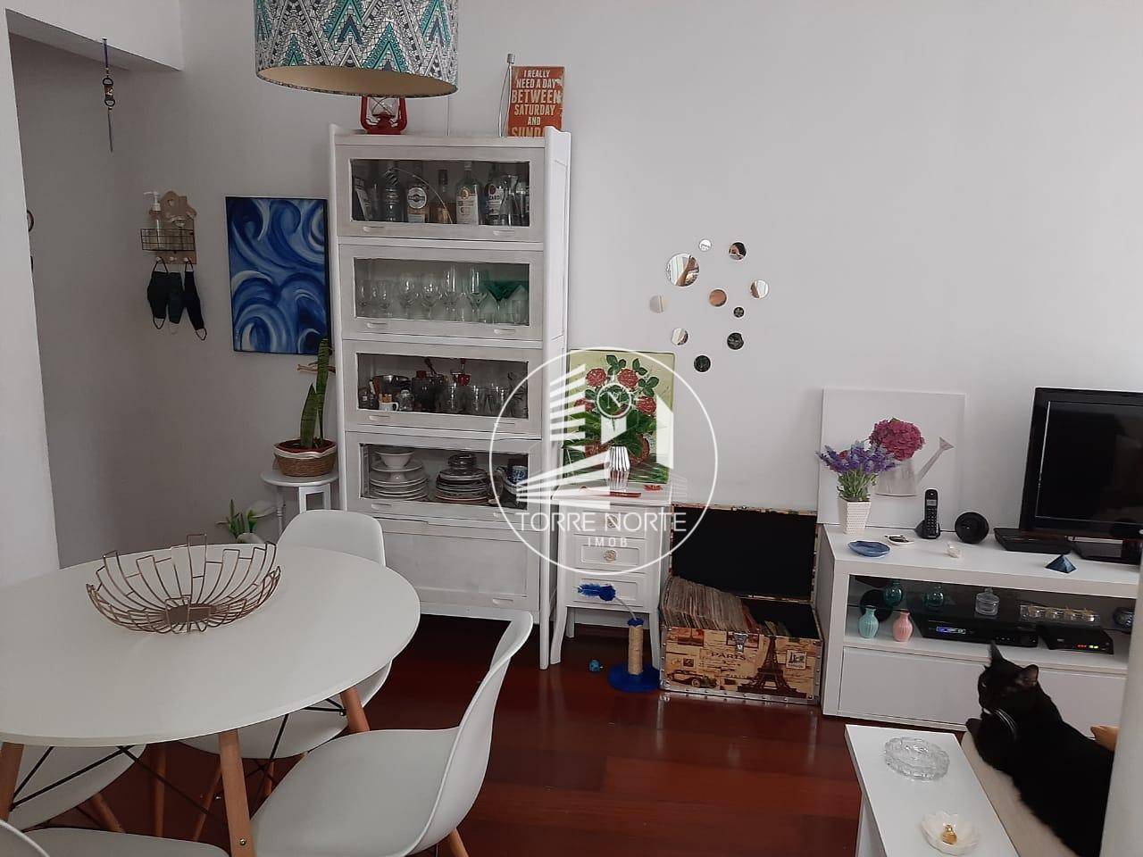 Apartamento à venda com 2 quartos, 60m² - Foto 2