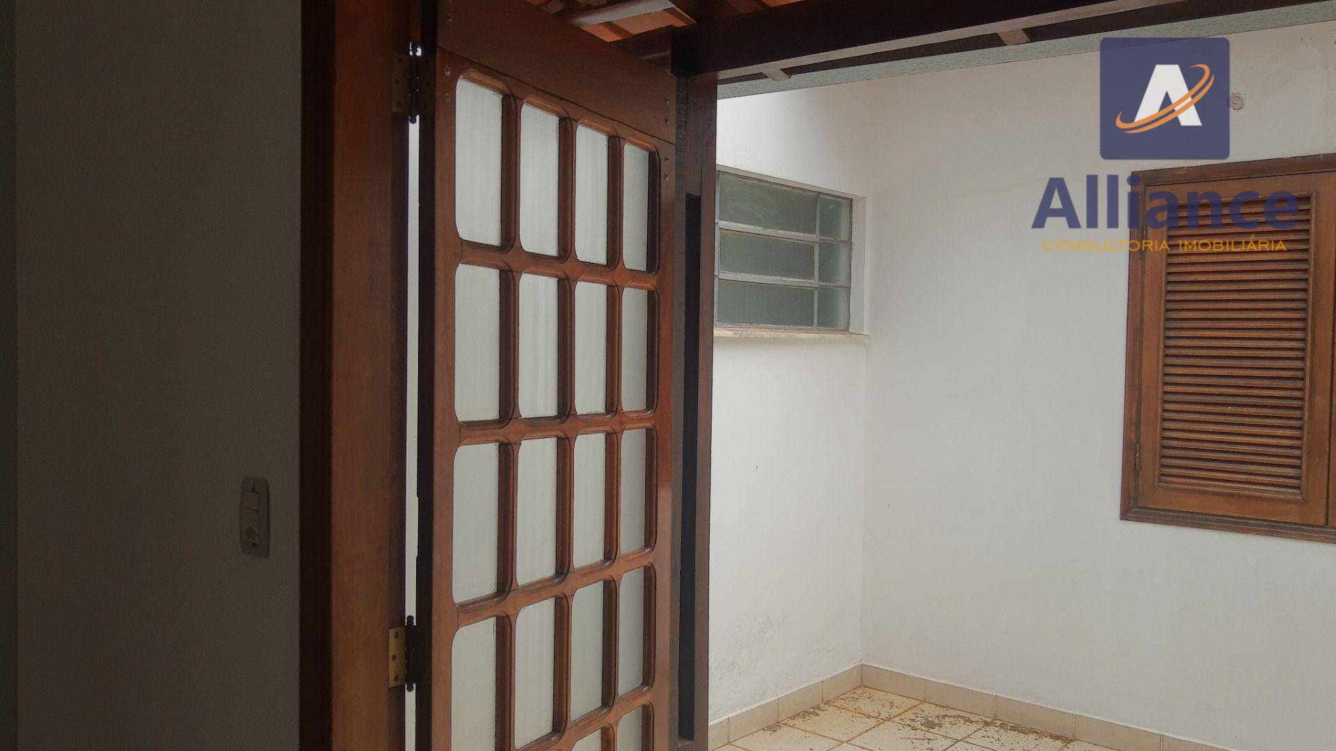 Casa para alugar com 4 quartos, 230m² - Foto 16