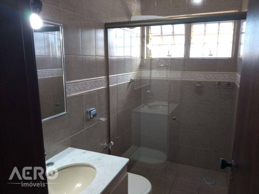 Casa à venda com 3 quartos, 218m² - Foto 26