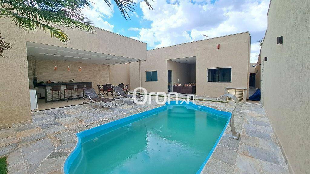 Casa à venda com 3 quartos, 215m² - Foto 2