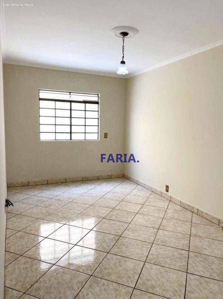 Casa à venda com 5 quartos, 209m² - Foto 7