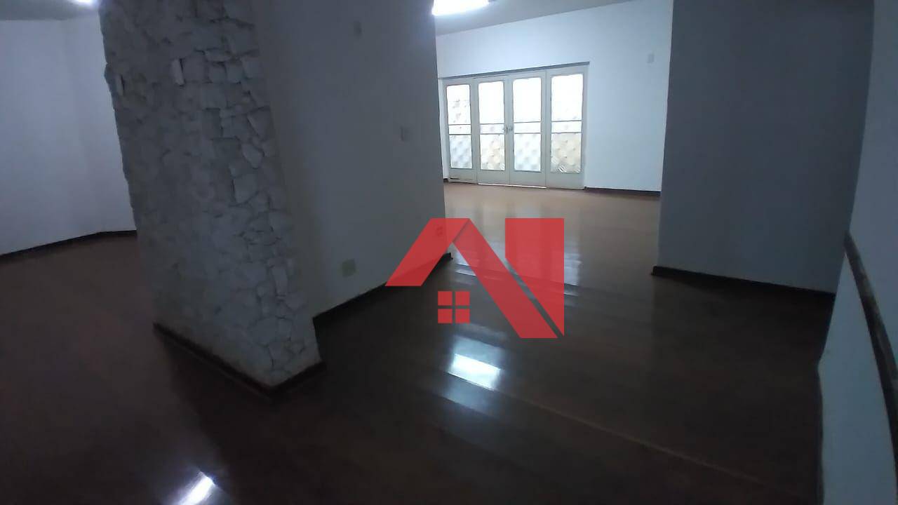 Casa à venda e aluguel com 3 quartos, 295m² - Foto 1