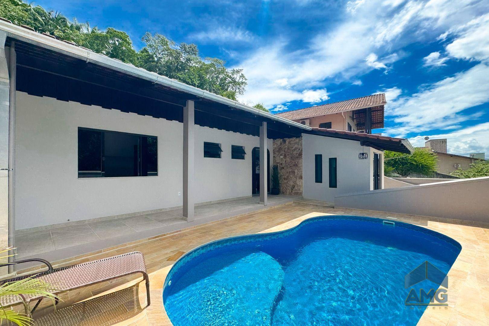 Casa, 3 quartos, 275 m² - Foto 1