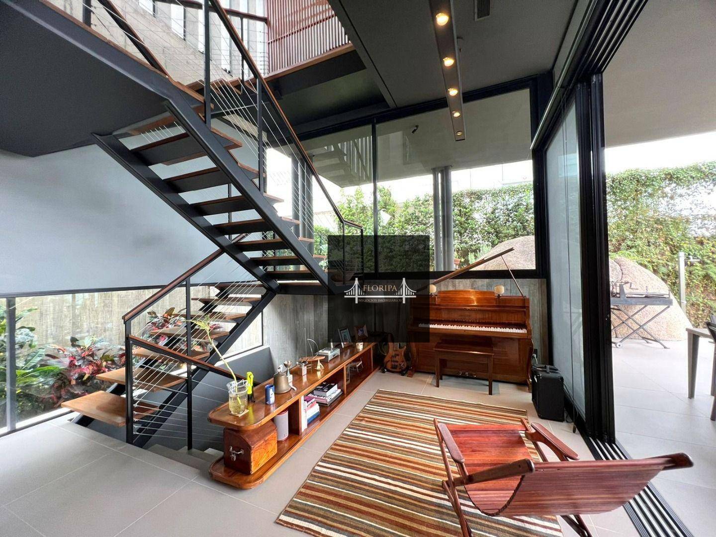 Casa à venda com 3 quartos, 340m² - Foto 1