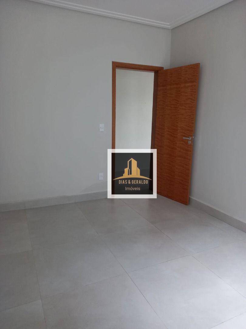 Casa à venda com 3 quartos, 102m² - Foto 14