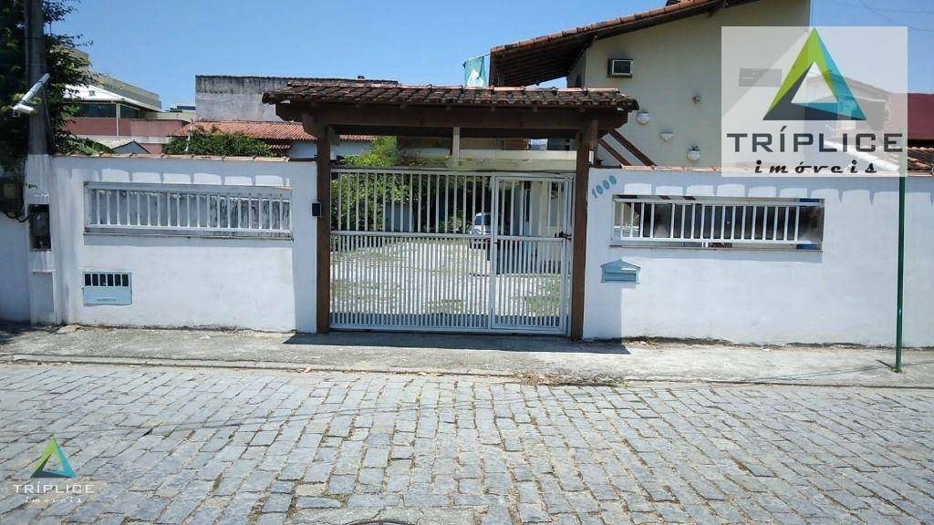 Casa à venda com 9 quartos, 300m² - Foto 2