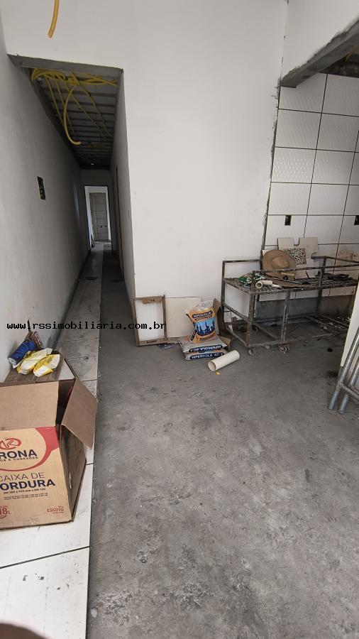 Casa à venda com 3 quartos, 65m² - Foto 2