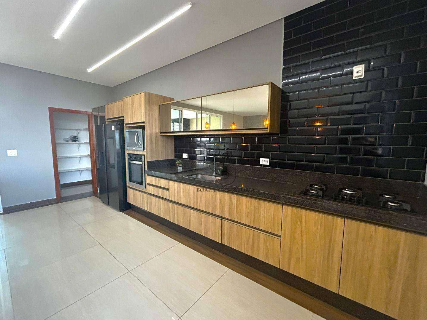 Casa de Condomínio à venda com 3 quartos, 300m² - Foto 1