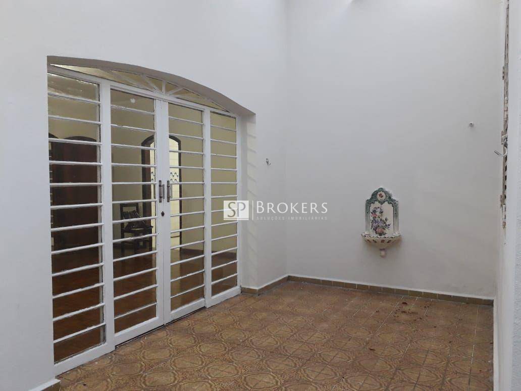 Casa à venda com 3 quartos, 235m² - Foto 2