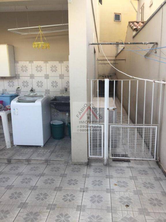 Sobrado à venda com 4 quartos, 200m² - Foto 4