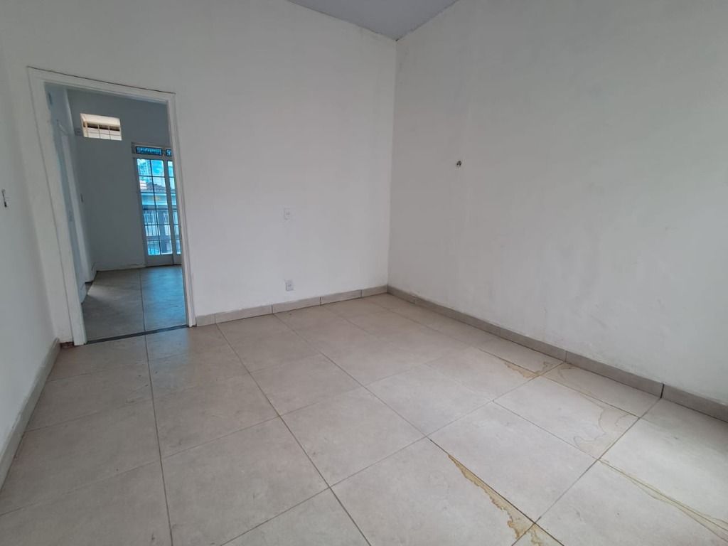 Casa para alugar com 2 quartos, 180m² - Foto 9