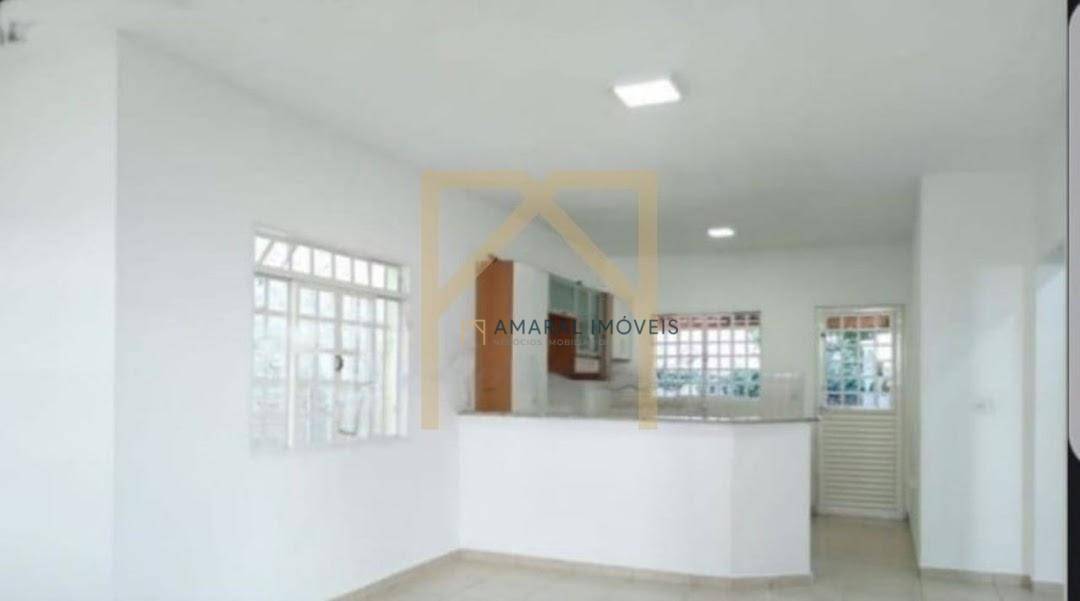 Casa para alugar com 2 quartos, 107m² - Foto 3