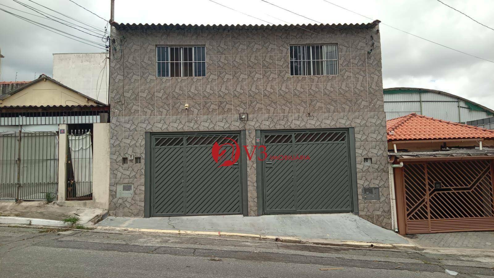 Sobrado à venda com 8 quartos, 221m² - Foto 1