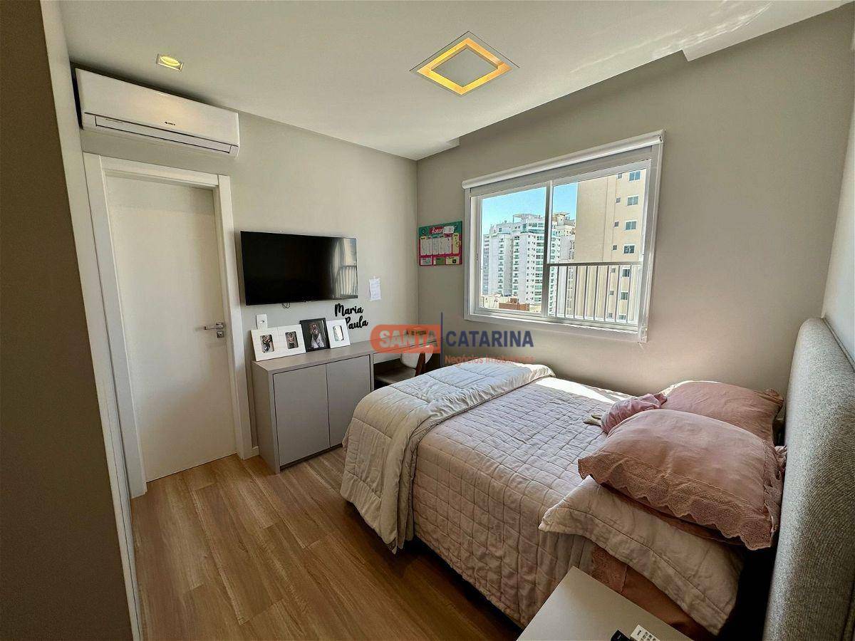 Apartamento à venda com 4 quartos, 240m² - Foto 13