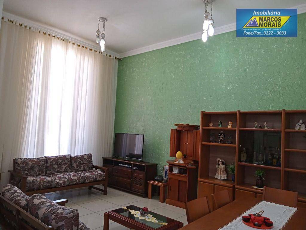 Casa de Condomínio à venda com 3 quartos, 250m² - Foto 4