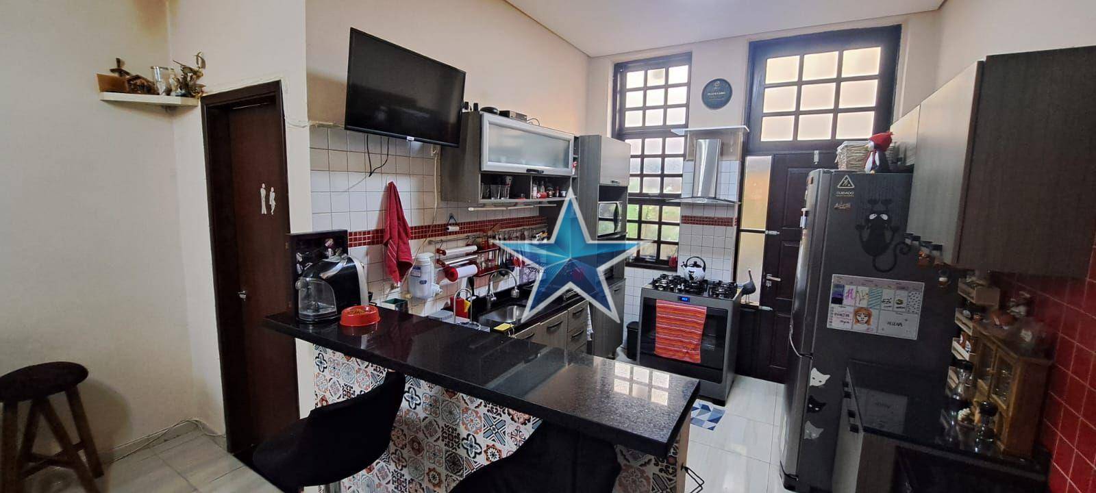 Casa à venda com 3 quartos, 180m² - Foto 1