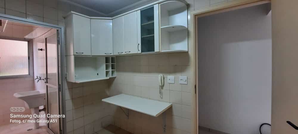 Apartamento à venda com 2 quartos, 70m² - Foto 3