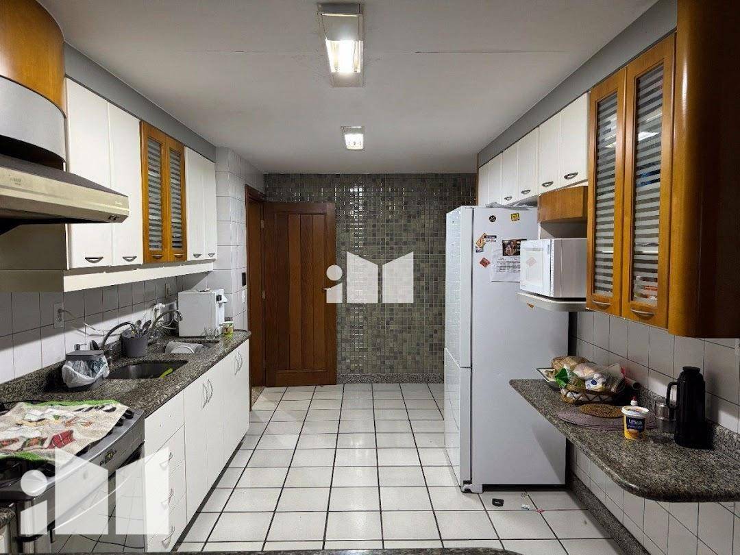 Apartamento à venda com 4 quartos, 330m² - Foto 14