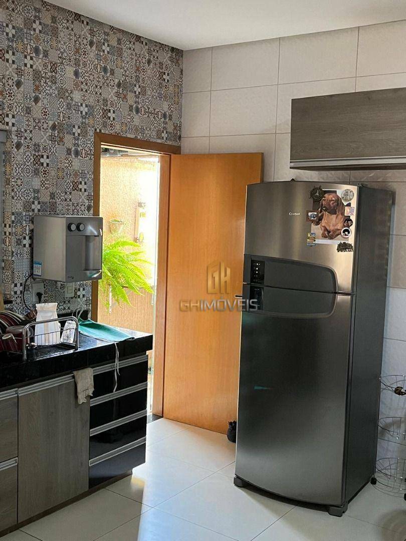 Casa à venda com 2 quartos, 115m² - Foto 3