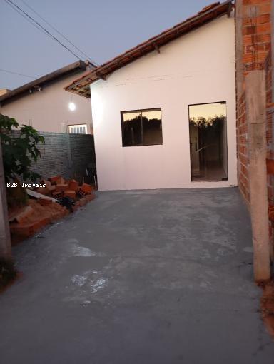 Casa à venda com 2 quartos, 125m² - Foto 2