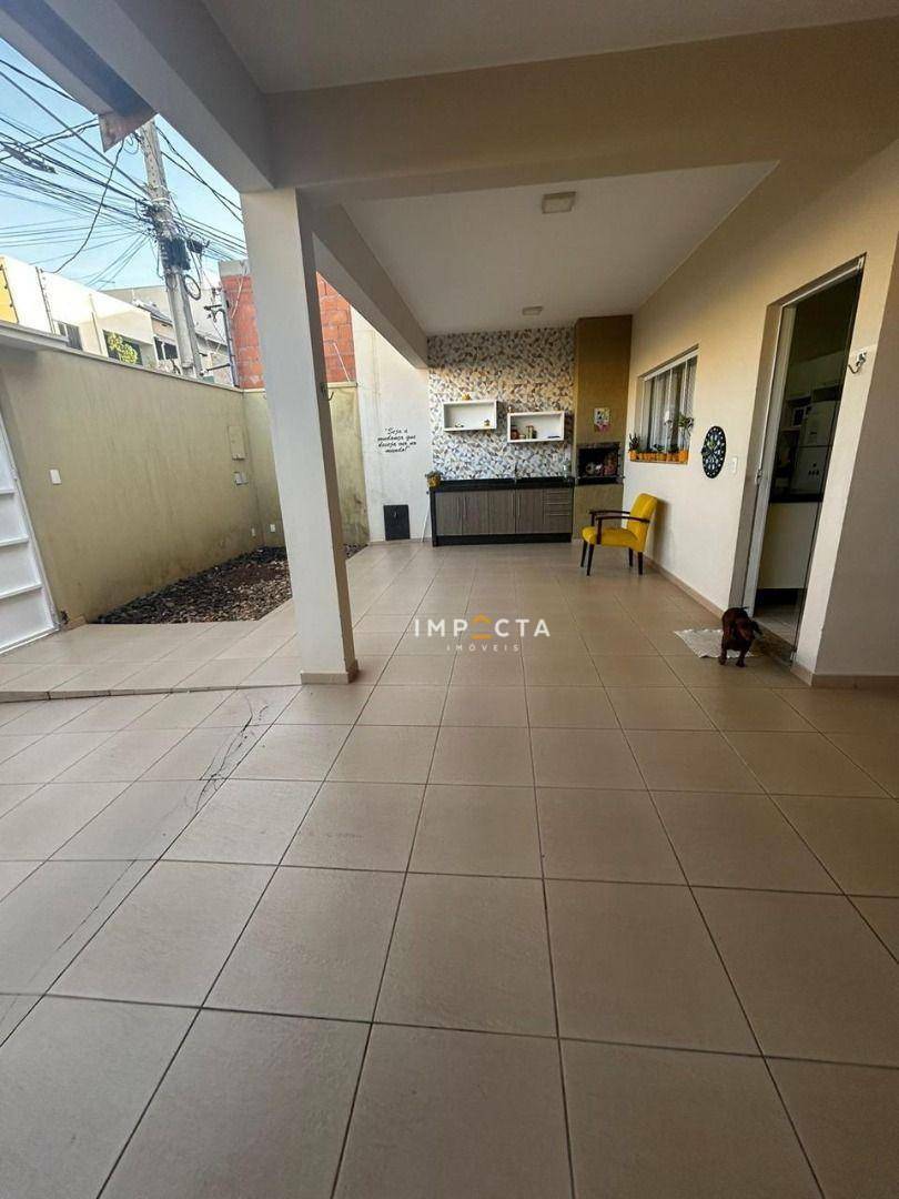 Casa à venda com 3 quartos, 148m² - Foto 1