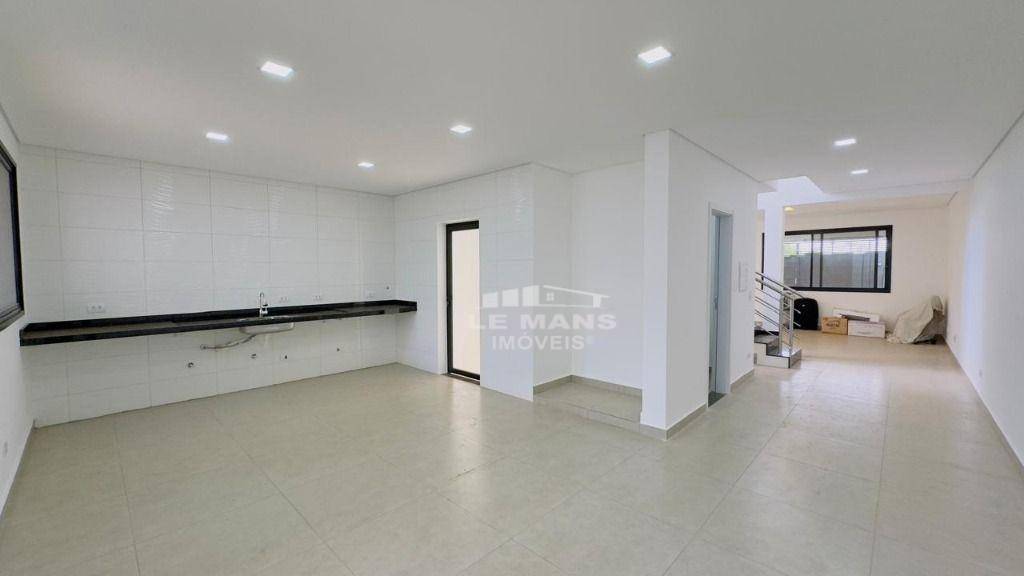 Casa à venda com 3 quartos, 235m² - Foto 1