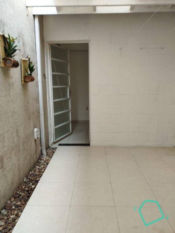 Casa de Condomínio para alugar com 3 quartos, 95m² - Foto 14