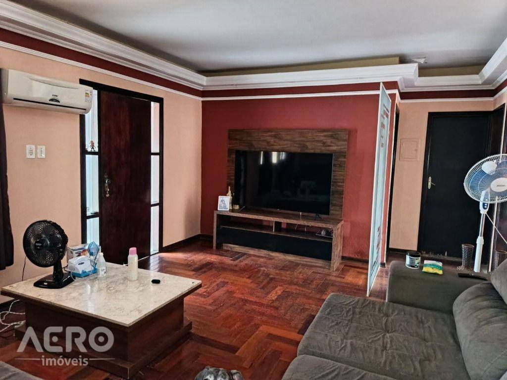 Casa à venda com 4 quartos, 184m² - Foto 2