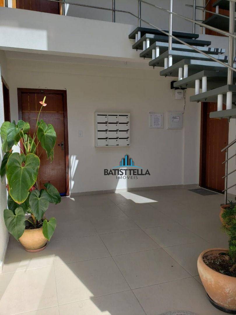 Apartamento à venda com 2 quartos, 67m² - Foto 2