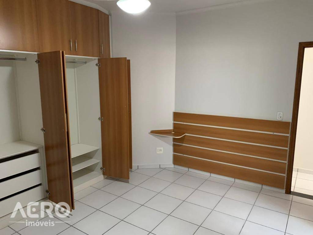 Casa à venda com 4 quartos, 215m² - Foto 11