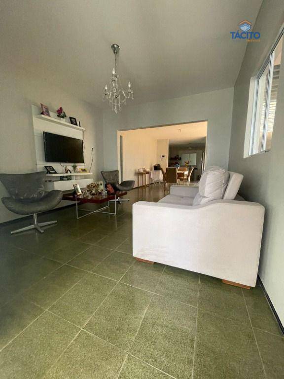 Casa à venda com 6 quartos, 396M2 - Foto 2