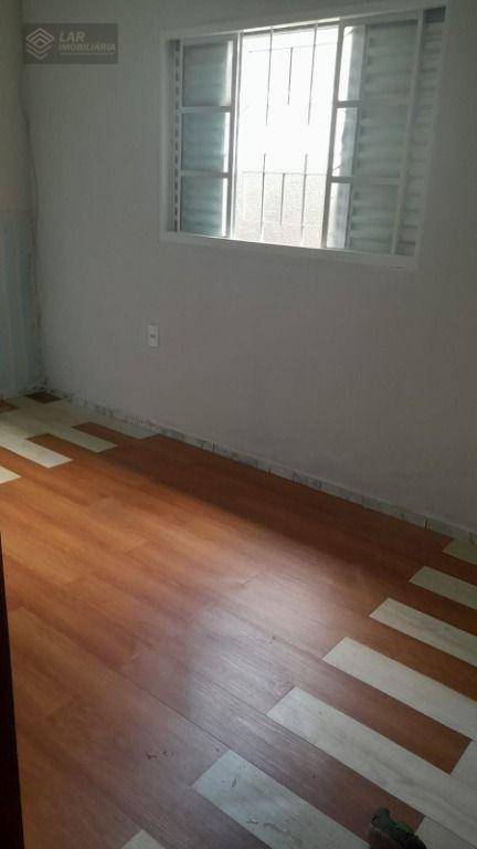 Casa para alugar com 2 quartos, 60m² - Foto 3