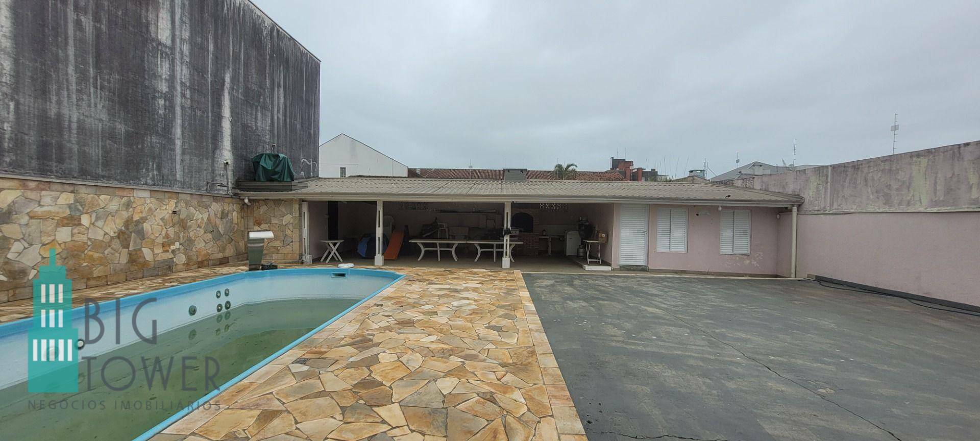 Casa à venda com 5 quartos, 250m² - Foto 9