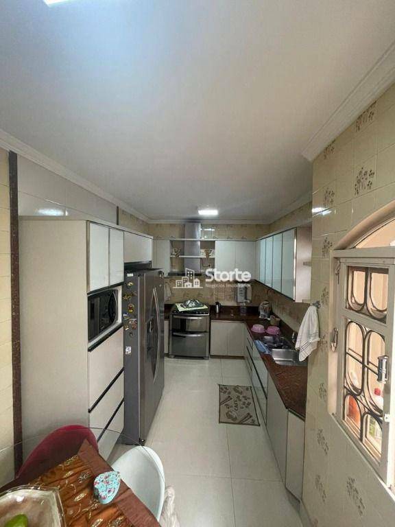 Casa à venda com 5 quartos, 305m² - Foto 4