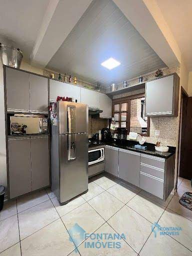 Casa à venda com 2 quartos, 70m² - Foto 5