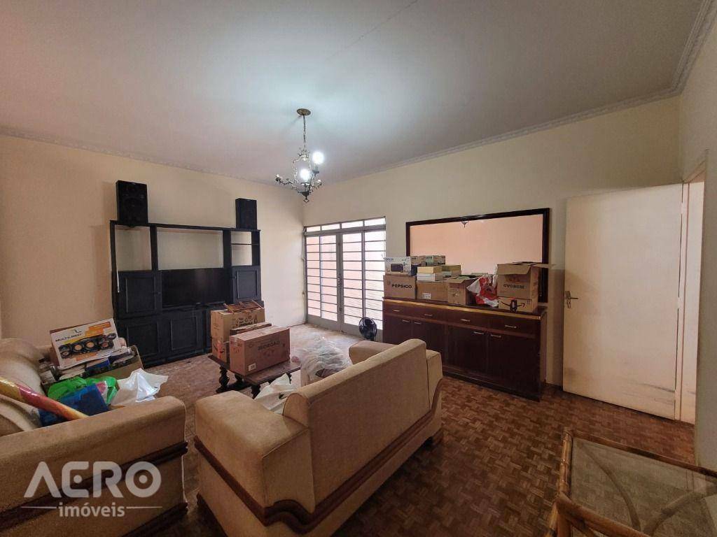 Casa à venda com 3 quartos, 208m² - Foto 5