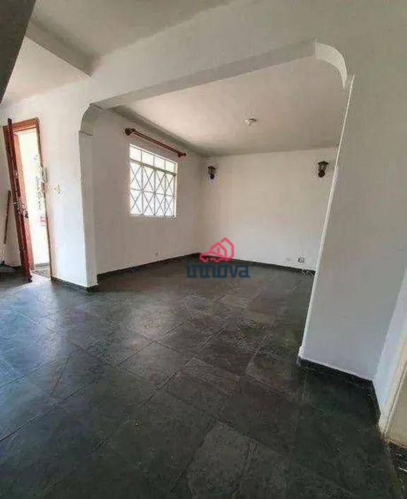 Casa para alugar com 2 quartos, 100m² - Foto 1