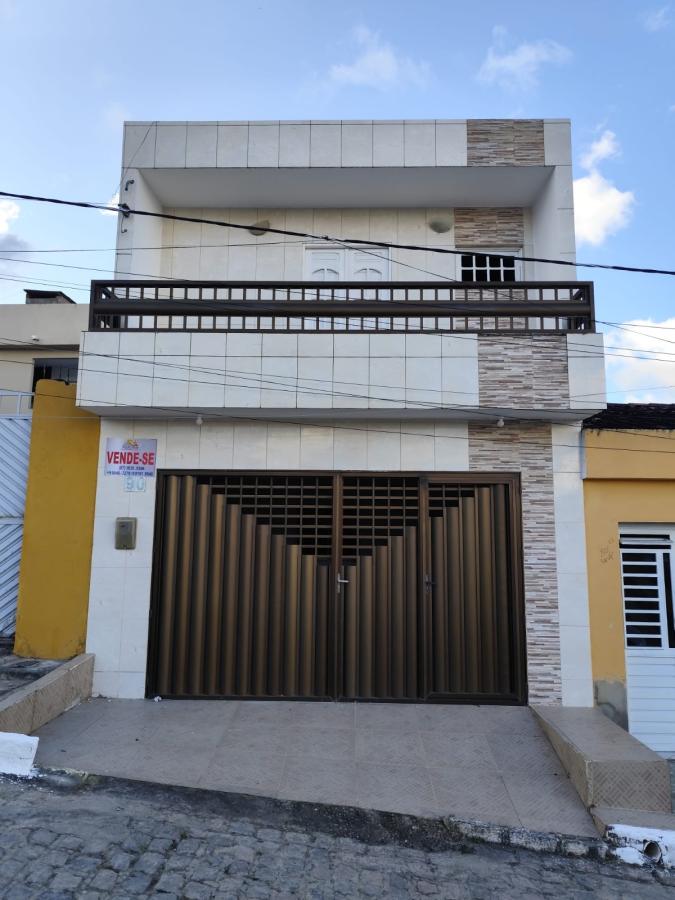 Casa à venda com 2 quartos, 120m² - Foto 1