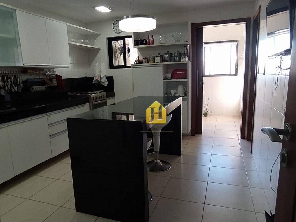 Apartamento para alugar com 3 quartos, 183m² - Foto 11