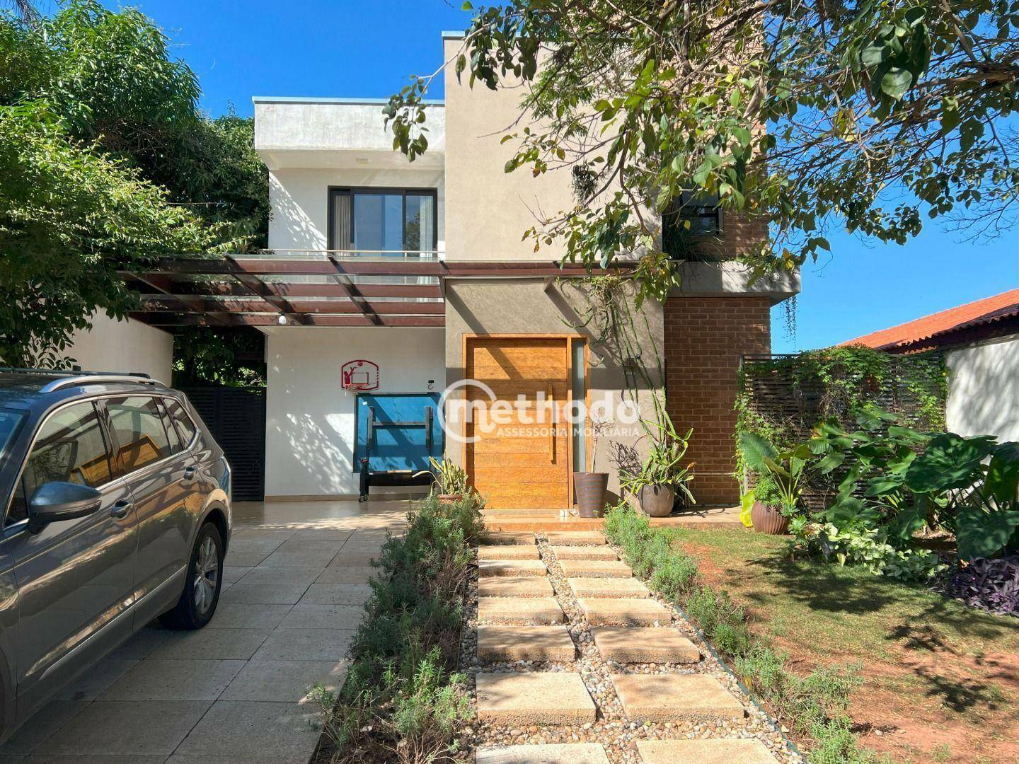 Casa de Condomínio à venda com 3 quartos, 250m² - Foto 1