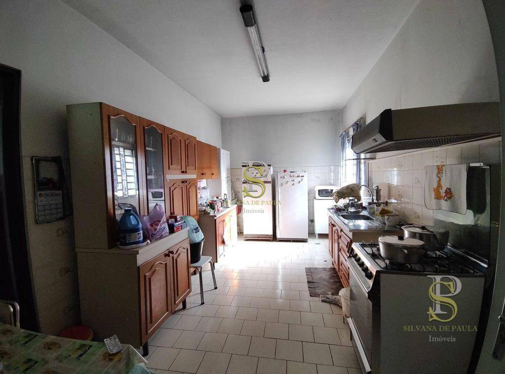 Casa à venda com 3 quartos, 243m² - Foto 20