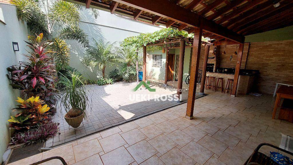 Casa à venda com 3 quartos, 225m² - Foto 10