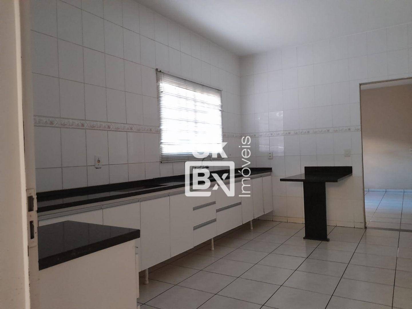 Casa à venda com 3 quartos, 140m² - Foto 1