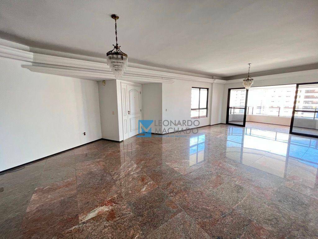 Apartamento à venda com 4 quartos, 230m² - Foto 4