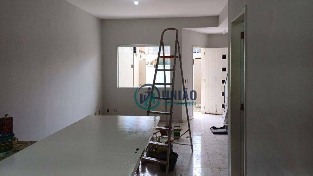 Casa à venda com 2 quartos, 66m² - Foto 1