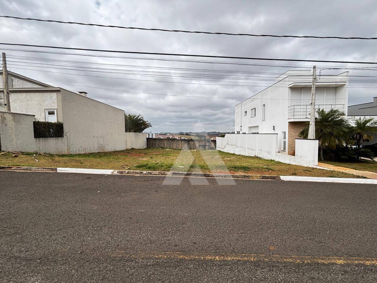 Loteamento e Condomínio, 540 m² - Foto 1