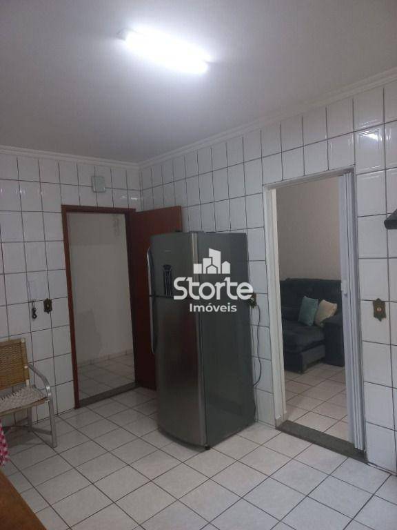 Apartamento à venda com 2 quartos, 75m² - Foto 3