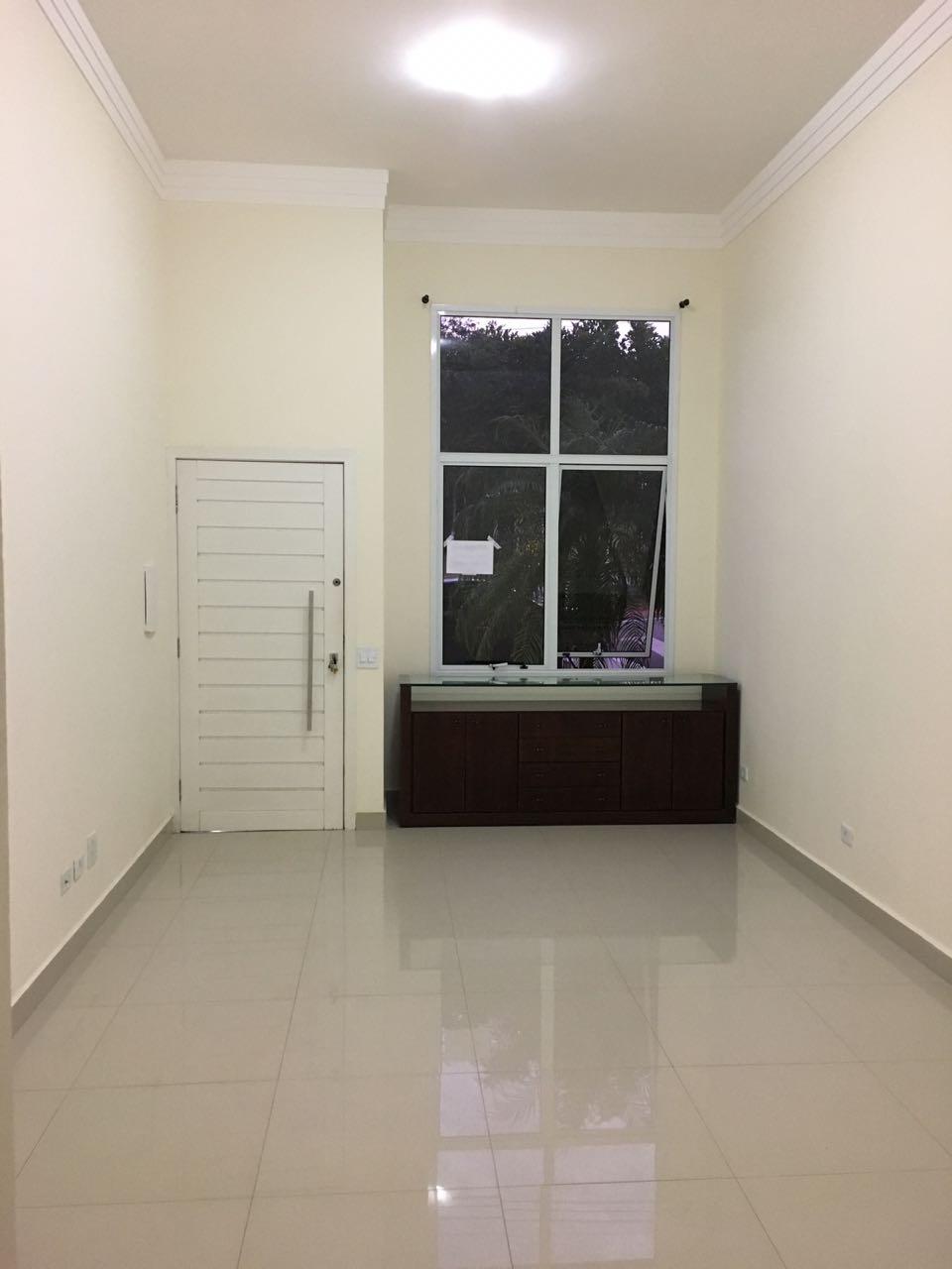 Casa para alugar com 3 quartos, 90m² - Foto 1