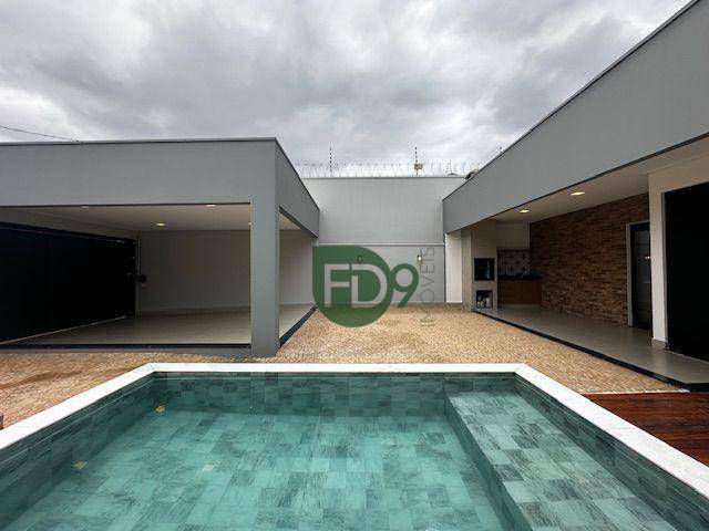 Casa à venda com 2 quartos, 165m² - Foto 2